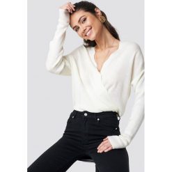 Swetry klasyczne damskie: Trendyol Sweter Detailed V-Neck - Offwhite
