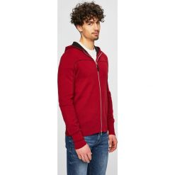 Armani Exchange - Sweter. Czerwone swetry męskie Armani Exchange, m, bez wzorów, z elastanu, z kapturem, z kapturem. W wyprzedaży za 379,90 zł.