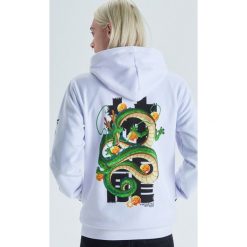 Bluza ze smokiem Shen Long kolekcja Dragon Ball - Biały. Białe bluzy męskie Cropp, s, bez wzorów, bez kołnierzyka, bez rękawów, bez kaptura. Za 129,99 zł.