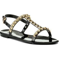 Sandały STUART WEITZMAN - Jelrose XL17488 Black Jelly. Czarne klapki damskie marki Stuart Weitzman, bez wzorów, z tworzywa sztucznego, bez obcasa, na obcasie. W wyprzedaży za 649,00 zł.