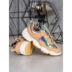 Stylowe buty sportowe. Buty sportowe damskie KYLIE, bez wzorów, ze skóry ekologicznej, eleganckie. Za 129,00 zł.