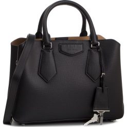 Torebka DKNY - R83D8820 Black/Silver BSV. Czarne torebki klasyczne damskie DKNY, z aplikacjami, ze skóry, klasyczne, na ramię, zdobione, bez dodatków. W wyprzedaży za 719,00 zł.