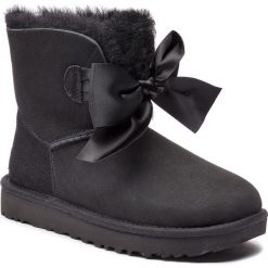 Buty UGG - W Gita Bow Mini 1098360 W/Blk. Czarne kozaki damskie skórzane marki Ugg. Za 879,00 zł.