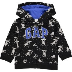Bluza w kolorze czarnym. Czarne bluzy niemowlęce Gap Kids, z aplikacjami, bez rękawów, bez kaptura. W wyprzedaży za 79,95 zł.
