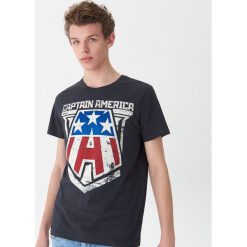 T-shirt Kapitan Ameryka - Szary. Szare t-shirty męskie marki House, s, bez wzorów, bez kołnierzyka. Za 59,99 zł.