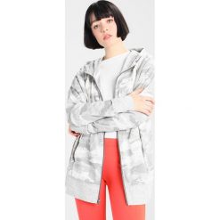 Kardigany damskie: Nike Sportswear HOODIE CAMO Kardigan light pumice