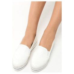 Białe Slip On Jesen. Białe trampki damskie slip on Born2be, z materiału. Za 59,99 zł.