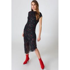 NA-KD Siateczkowa sukienka na jedno ramię - Black,Multicolor. Czarne sukienki asymetryczne marki NA-KD, z asymetrycznym kołnierzem. W wyprzedaży za 48,59 zł.
