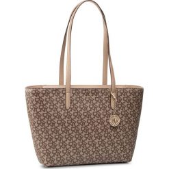 Torebka DKNY - Bryant Md Zip Tote R74AJ014 Chno/Sand NXQ. Pomarańczowe torebki klasyczne damskie DKNY, bez wzorów, ze skóry ekologicznej, eleganckie, bez dodatków. W wyprzedaży za 559,00 zł.