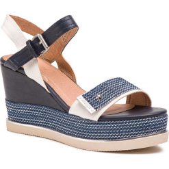 Espadryle WRANGLER - Sunny Jeena WL91630A White 051. Niebieskie espadryle damskie Wrangler, bez wzorów, ze skóry ekologicznej, bez obcasa, na obcasie. W wyprzedaży za 199,00 zł.