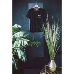 Czarny bawełniany tshirt z aplikacją YOU ARE. Czarne t-shirty damskie Endoftheday, s, z aplikacjami, z elastanu, bez kołnierzyka. Za 69,00 zł.