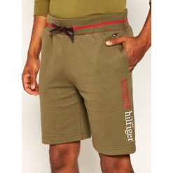 Szorty sportowe TOMMY HILFIGER Drawstring UM0UM01767. Zielone spodenki sportowe męskie TOMMY HILFIGER, s, bez wzorów, sportowe. W wyprzedaży za 159,00 zł.