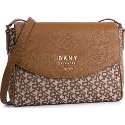Torebka DKNY - Noho-Flp Cbody-T&C L R91EFA76 Chino Logo/Vic CVU. Pomarańczowe listonoszki damskie DKNY, bez wzorów, ze skóry, bez dodatków. W wyprzedaży za 589,00 zł.