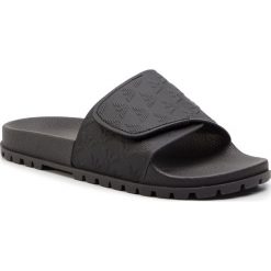 Klapki EMPORIO ARMANI - X4P093 XL793 K001 Black/Black. Czarne klapki męskie Emporio Armani, bez wzorów, z tworzywa sztucznego. W wyprzedaży za 309,00 zł.