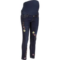 Dżinsy ciążowe 7/8 SKINNY z haftem bonprix ciemny denim. Niebieskie jeansy damskie bonprix, z jeansu. Za 149,99 zł.