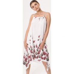 Biała Sukienka Sunny Side Up. Białe sukienki damskie Born2be, na lato, s, bez wzorów, z tkaniny, bez kołnierzyka, bez rękawów, midi. Za 44,99 zł.