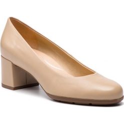 Półbuty GEOX - D New Annya M. A D92CBA 000KF C6738 Lt Taupe. Brązowe półbuty damskie Geox, bez wzorów, ze skóry ekologicznej, eleganckie, bez obcasa, na obcasie, bez zapięcia. Za 429,00 zł.