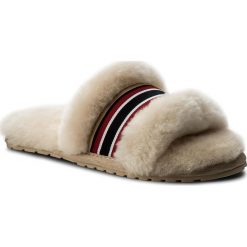 Kapcie EMU AUSTRALIA - Wrenlette W11634 Natural. Brązowe klapki damskie EMU Australia, bez wzorów, ze skóry, bez obcasa. Za 259,00 zł.