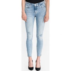 Calvin Klein 001 Dżinsy Niebieski. Niebieskie jeansy damskie Calvin Klein. Za 567,95 zł.