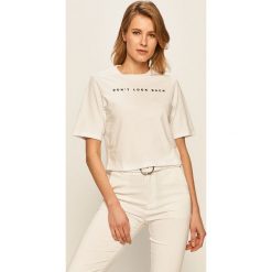Tally Weijl - T-shirt. Białe bluzki damskie TALLY WEIJL, s, z nadrukiem, z bawełny, casualowe, z okrągłym kołnierzem, z krótkim rękawem. Za 49,90 zł.