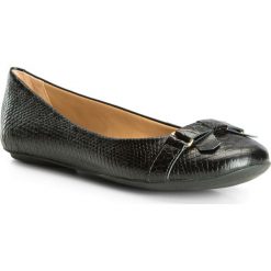 Buty damskie. Czarne baleriny damskie Wittchen, bez wzorów, ze skóry, eleganckie, na wysokim obcasie, na płaskiej podeszwie. W wyprzedaży za 199,90 zł.