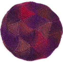 Beret damski Kolorowa wełna fioletowy. Fioletowe berety damskie marki Art of Polo, w kolorowe wzory, z wełny. Za 66,01 zł.