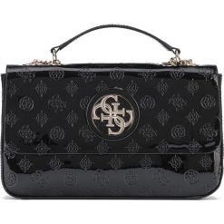 Guess Torebka Czarny. Czarne torebki klasyczne damskie Guess, w paski, z materiału, bez dodatków. Za 548,95 zł.