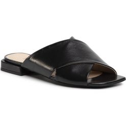 Klapki FURLA - Cross 1062143 S YC98 W36 Nero. Czarne klapki damskie Furla, bez wzorów, ze skóry ekologicznej, bez obcasa, na obcasie. Za 879,00 zł.
