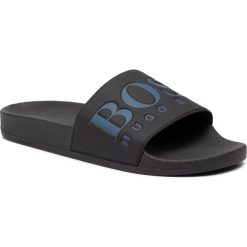 Klapki BOSS - Solar 50388496 10208293 01 Black 008. Czarne klapki męskie Boss, z tworzywa sztucznego, bez zapięcia. W wyprzedaży za 179,00 zł.