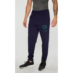 Calvin Klein Performance - Spodnie. Niebieskie spodnie męskie marki Calvin Klein Performance, s, bez wzorów, z bawełny, sportowe. W wyprzedaży za 219,90 zł.