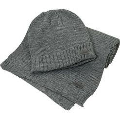 S.Oliver Męska zestaw czapka zimowa i szale 97.811.91.3750 .9730 Pewter Grey Melange. Szare czapki męskie S.Oliver, bez wzorów. W wyprzedaży za 153,00 zł.