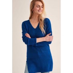 Sweter w kolorze niebieskim. Niebieskie bluzki damskie TATUUM, m, bez wzorów, z długim rękawem, długie, bez kaptura. W wyprzedaży za 149,95 zł.