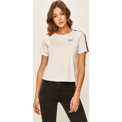 EA7 Emporio Armani - T-shirt. Różowe bluzki damskie EA7 Emporio Armani, s, z aplikacjami, z elastanu, casualowe, z okrągłym kołnierzem, z krótkim rękawem. Za 329,90 zł.