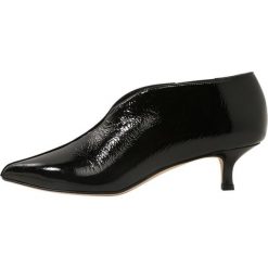 Czółenka: Tibi JOE CRINKLE PATENT Czółenka black