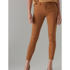 Spodnie super skinny z zamkami - Beżowy. Brązowe spodnie damskie Mohito, bez wzorów. Za 119,99 zł.