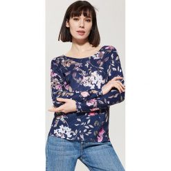 Swetry klasyczne damskie: Sweter w kwiaty - Granatowy