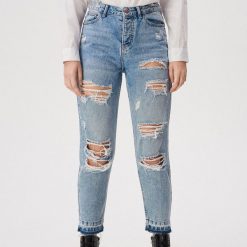 Jeansy moms z efektami zużycia - Niebieski. Niebieskie jeansy damskie Sinsay. Za 89,99 zł.