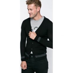 Guess Jeans - Kardigan Carry. Szare kardigany damskie marki Guess Jeans, xl, z aplikacjami, z poliesteru. W wyprzedaży za 249,90 zł.