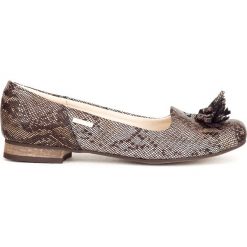 Balerinki - skóra naturalna - model 009 - kolor wąż. Szare baleriny damskie Zapato, bez wzorów, ze skóry, eleganckie, na niskim obcasie, na obcasie. W wyprzedaży za 173,40 zł.