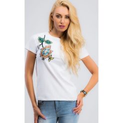 Biały T-shirt z haftem 3345. Białe t-shirty damskie marki Fasardi, s, z haftami, bez kołnierzyka. Za 29,00 zł.