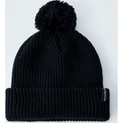 Czarna melanżowa czapka z pomponem. Czarne czapki męskie marki Pull&Bear, bez wzorów, z dzianiny. Za 49,90 zł.