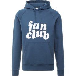 Wood Wood FRED HOODIE Bluza z kapturem blue. Niebieskie bluzy męskie marki Wood Wood, m, z bawełny, z kapturem. Za 589,00 zł.