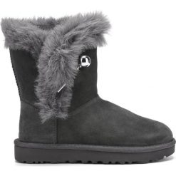 UGG Classic Fluff Śniegowce Szary. Szare śniegowce damskie Ugg, na zimę, ze skóry, bez zapięcia. Za 1026,95 zł.