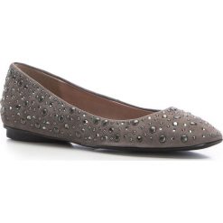 Buty damskie. Czarne baleriny damskie Wittchen, bez wzorów, ze skóry, eleganckie, bez obcasa. W wyprzedaży za 319,90 zł.