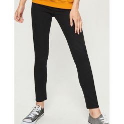 Jegginsy - Czarny. Czarne jeansy damskie Sinsay, bez wzorów, z jeansu. Za 49,99 zł.
