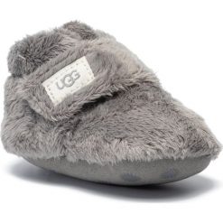 Kapcie UGG - I Bixbee 1103497I Chrc. Szare sandały chłopięce Ugg, z materiału, bez zapięcia. Za 219,00 zł.