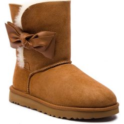Buty UGG - W Daelynn 1019983 W/Che. Brązowe kozaki damskie skórzane marki Ugg. Za 969,00 zł.