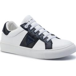 Sneakersy GUESS - FI7ZAC LEA12 100H. Białe trampki chłopięce Guess, z aplikacjami, ze skóry, bez zapięcia. W wyprzedaży za 219,00 zł.