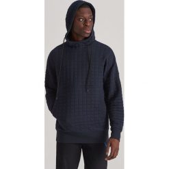 Pikowana bluza z kapturem - Granatowy. Niebieskie bluzy męskie Reserved, s, bez wzorów, z kapturem, bez rękawów, z kapturem. Za 129,99 zł.