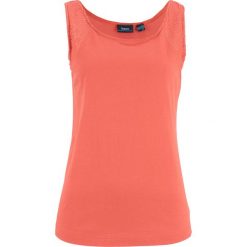 Top shirtowy z koronką bonprix czerwony cynamonowy. Czerwone bluzki damskie bonprix, w koronkowe wzory, z koronki, bez kołnierzyka, bez rękawów. Za 21,99 zł.